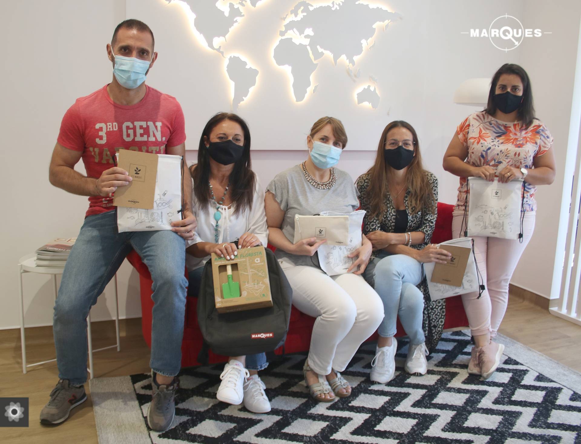 Grupo José Pimenta Marques volta a distribuir kits escolares pelos colaboradores