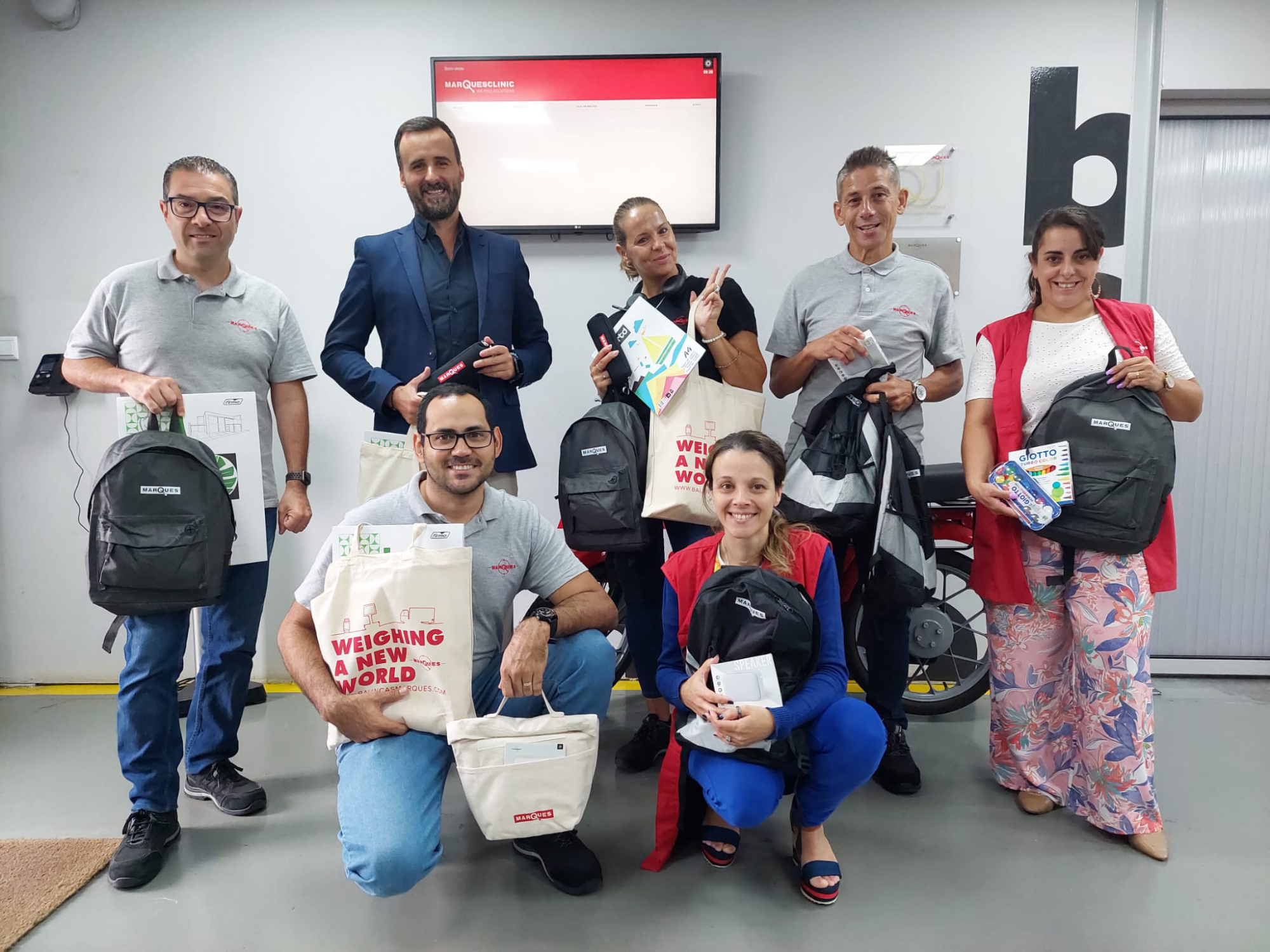 Filhos dos colaboradores do Grupo José Pimenta Marques voltam a receber kits escolares